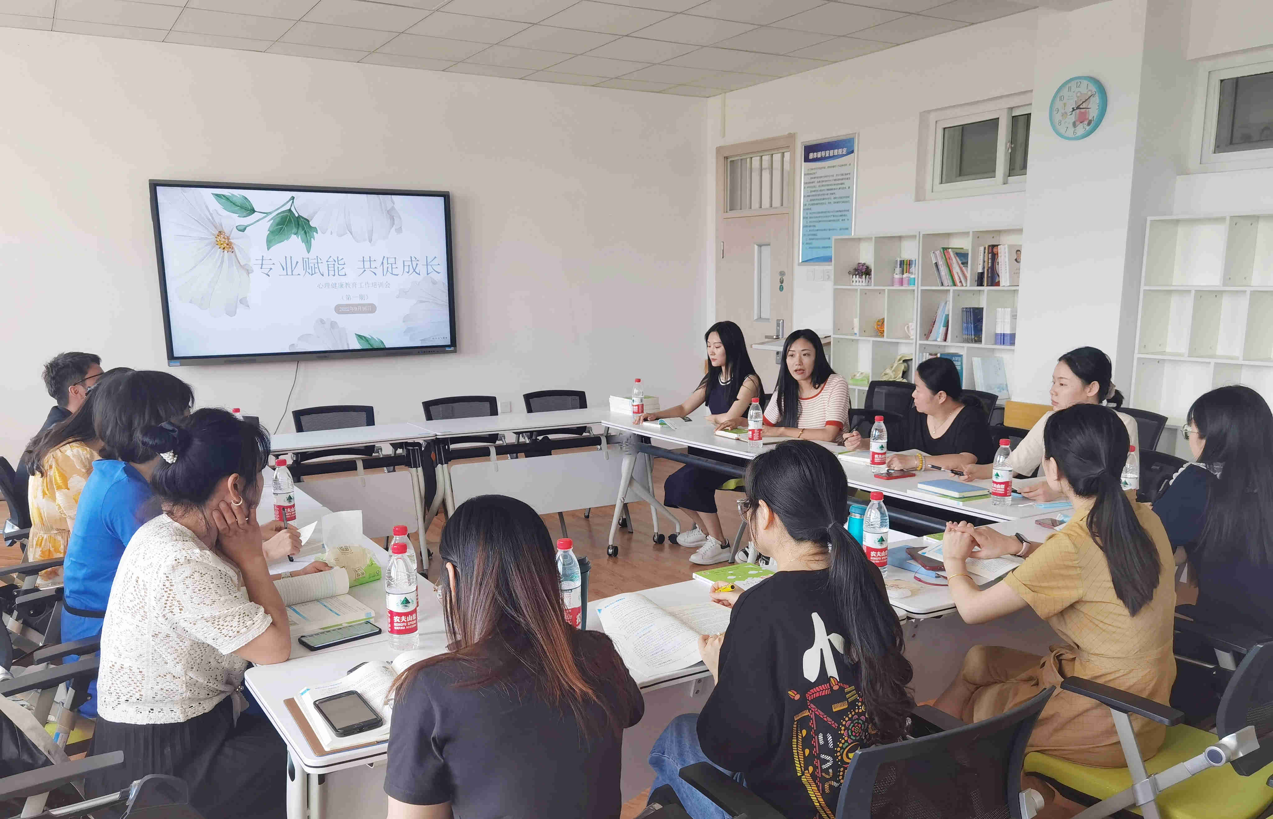 專業(yè)賦能 共促成長——我校成功舉辦心理健康教育工作培訓(xùn)會(huì)